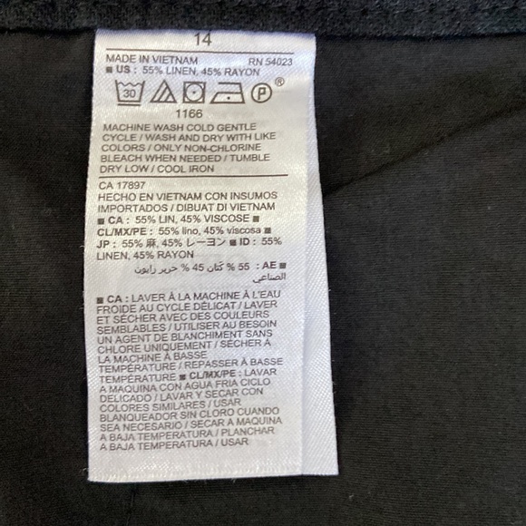 Old Navy Mid-Rise Black Shorts Size 14 - Picture 6 of 7